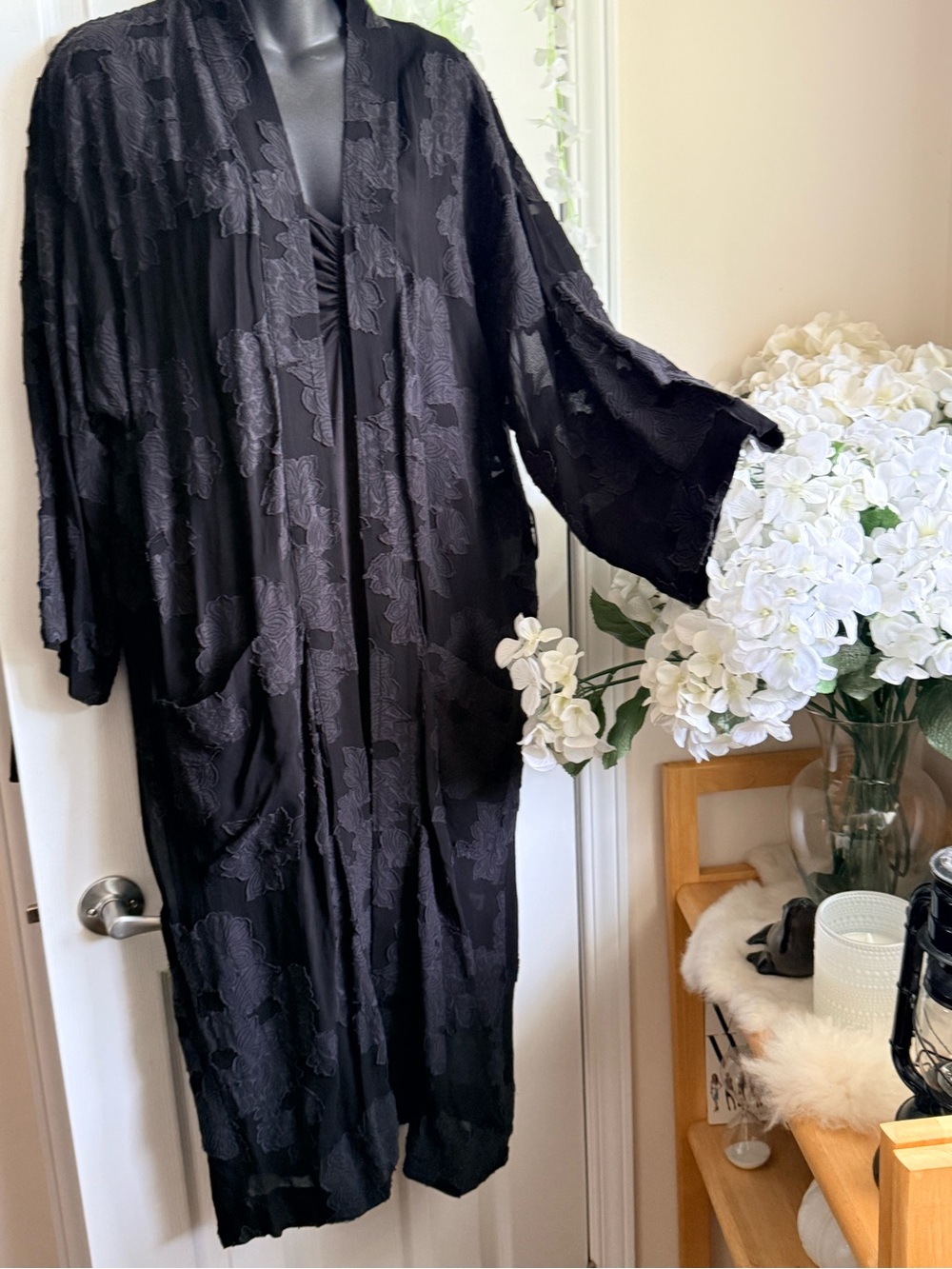 Aritzia Wilfred Durante Sheer Black Burnout Kimono-Style Duster Robe. Stunning!💕